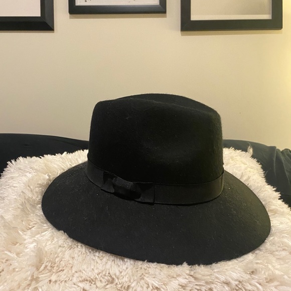 Accessories - Black Women’s Wide Brimmed Hat
